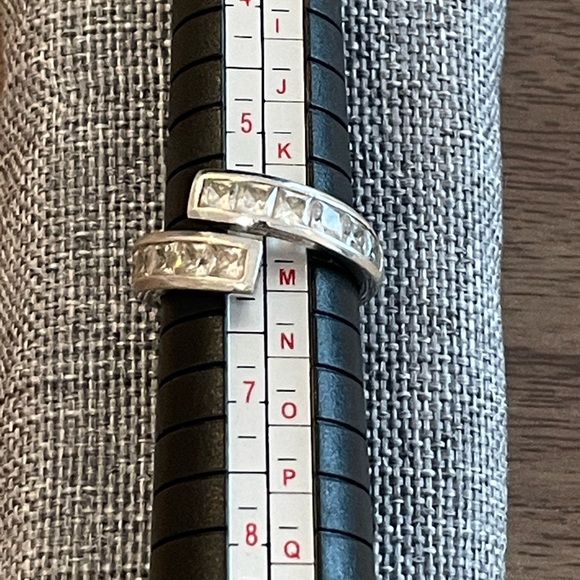 Sterling silver cubic zirconia bypass ring - Picture 5 of 5